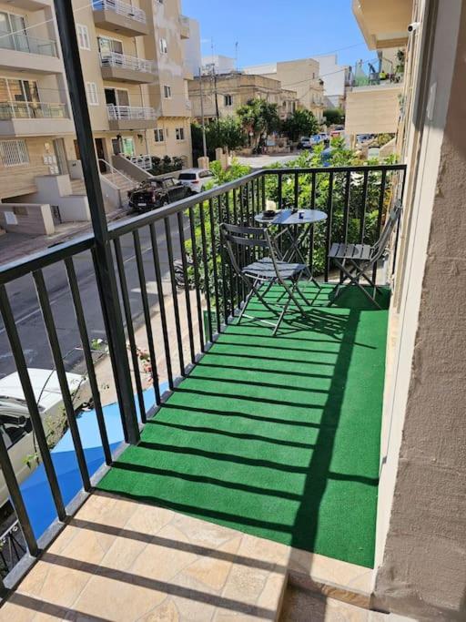 3 Bedroom Apt In Prime Location 5M Away From Beach Is-Swieqi Dış mekan fotoğraf